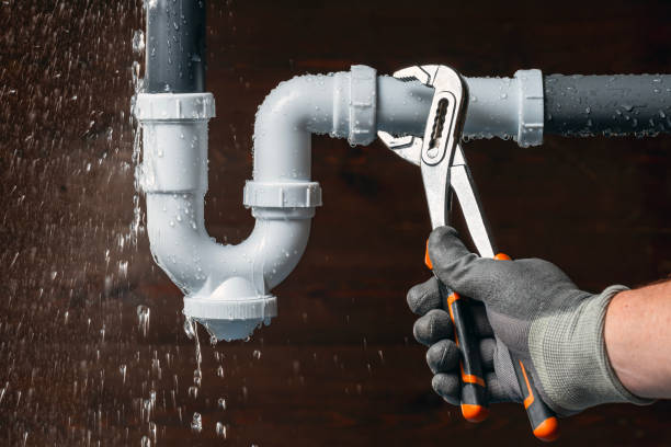 Professional Leak Detection technician working in Jacksonville Beach, FL